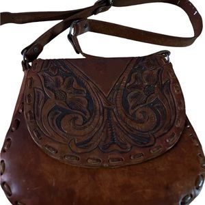 Vintage 1970's Beautiful Brown Leather Rusted Tooled Boho Hecho Purse.
